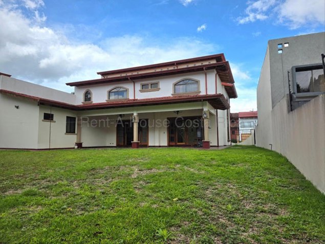 Venta de Exclusiva Casa de Lujo en Granadilla, Curridabat / Mls. 27-97 OFC JB in Granadilla, Curridabat, San José — $650,000 - Photo 2 of 9