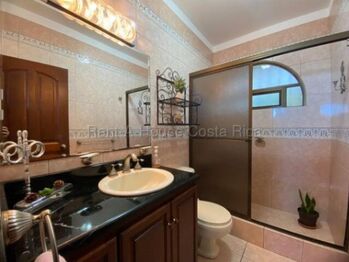 Venta de Casa en San Rafael-Ángeles, Heredia. RAH 26-1942 in Ángeles, San Rafael, Heredia — $760,000 - Photo 5 of 10