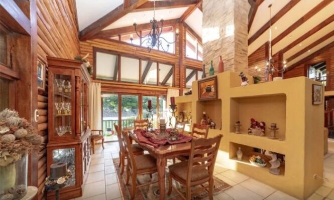 Lujosa y espaciosa casa rústica en El Tirol, San Rafael, Heredia en Ángeles, San Rafael, Heredia — $800,000