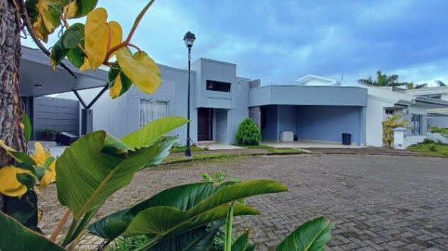 Alquiler de casa de un nivel en Sabanilla Montes de Oca en Condominio in Sabanilla, Montes De Oca, San José — $1,900
