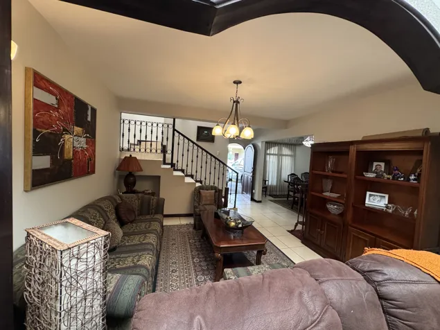 Venta / Espaciosa Casa en Condominio En ayarco en Curridabat, San José — $250,000 - Foto 3 de 11