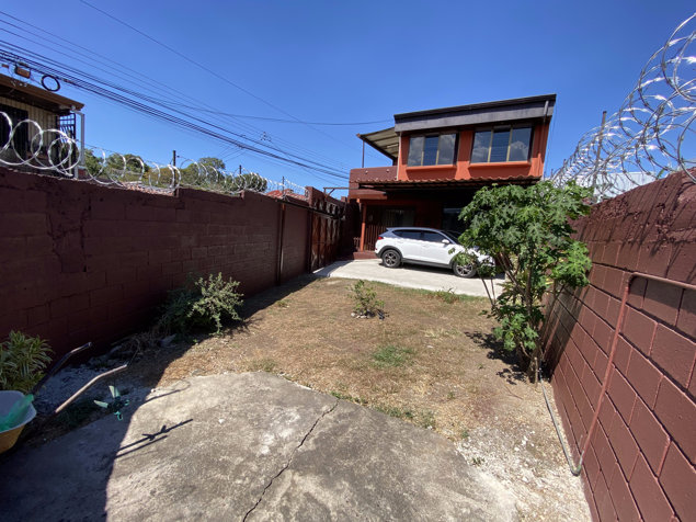 EN VENTA - Casa con gran Terreno - Alajuelita - Cod JB 1274 en Alajuelita, San José — ₡ 90 000 000 - Foto 2 de 32