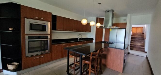 Alquiler de Casa en Santa Ana-Pozos. RAH 27-115 in Pozos, Santa Ana, San José — $3,700