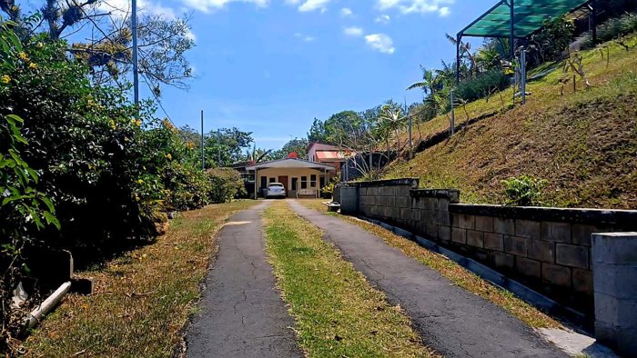 Propiedad con casa y 2 apartamentos en San Ramón, Alajuela — ₡ 105 000 000 - Foto 2 de 15