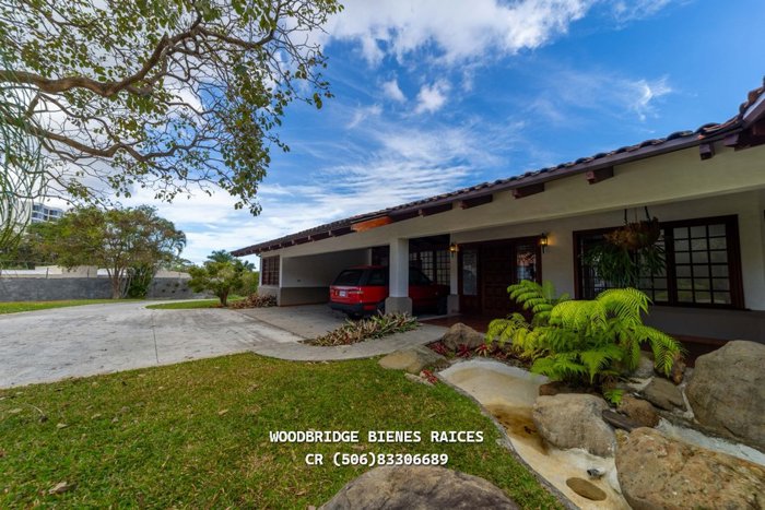 Casa de lujo venta Escazú San Rafael / jardines grandes en Escazú, San José — $1,800,000