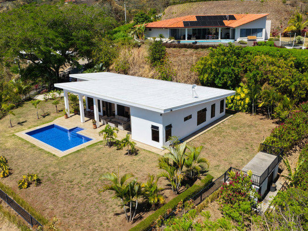 Amplia casa de 3 dormitorios en Roca Verde, Atenas en Atenas, Alajuela — $775,000 - Foto 3 de 25