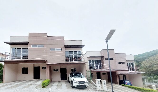 Venta casa con terraza y patio Ciudad Colón in Colón, Mora, San José — $235,000