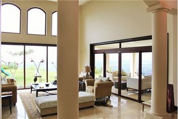 Opportunity!! Beautiful Mountain Home in Brasil, Santa Ana, San José — $1,000,000 - Photo 2 of 17