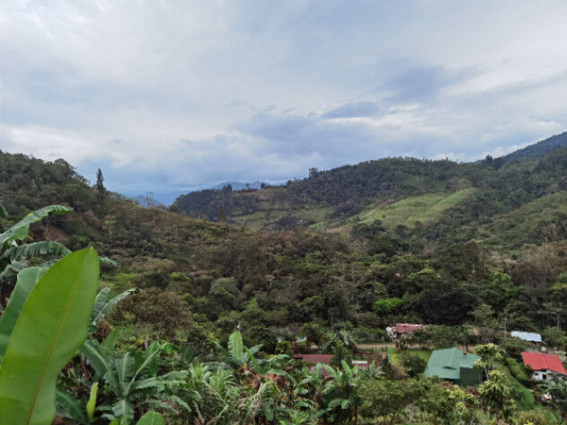  terreno  con 2 terrazas, son 1740 metros  en Tayutic, Turrialba, Cartago — ₡ 14 000 000