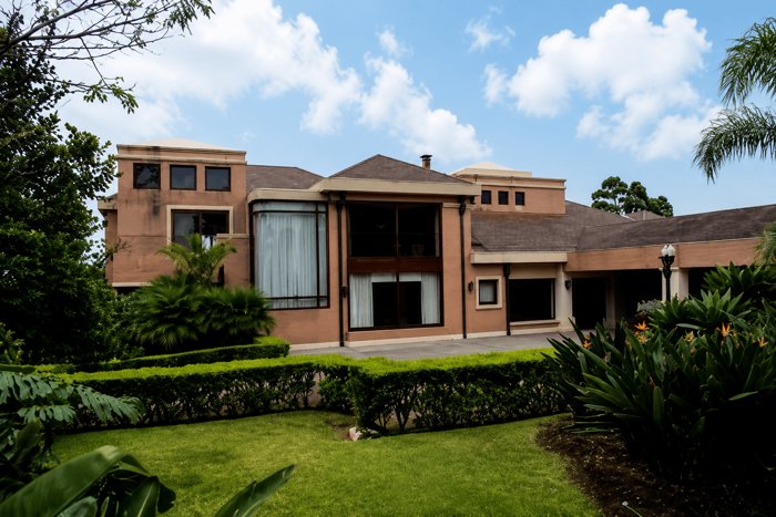 Villa Madeiras – Exclusiva Residencia de Lujo en Condominio Monterán in Pavas, San José — $1,550,000