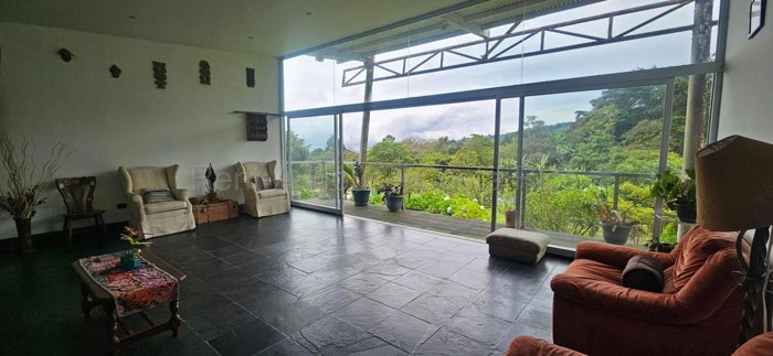 Venta propiedad amplia zona verde in San Isidro, Heredia — ₡ 170 000 000 - Photo 2 of 8