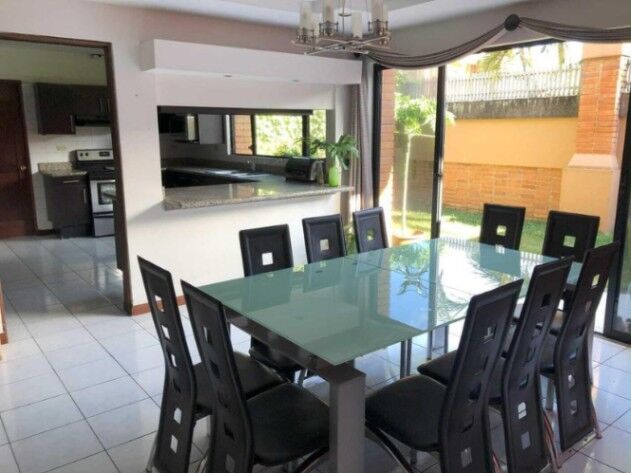 CASA EN VENTA EN SAN JOSE ESCAZÙ en San Rafael, Escazú, San José — $265,000