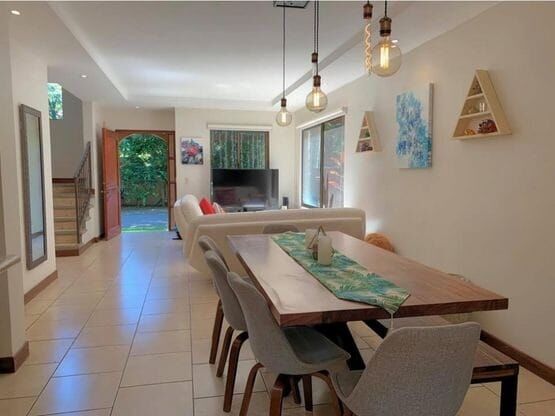 VENTA DE CASA, CIUDAD COLÓN, CONDOMINIO HACIENDA LOS MADEROS in Colón, Mora, San José — $205,000