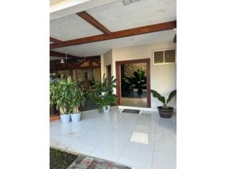 Venta de hermosa casa grande con apartamento incluido en Ciudad Colón. in Colón, Mora, San José — $850,000 - Photo 5 of 6