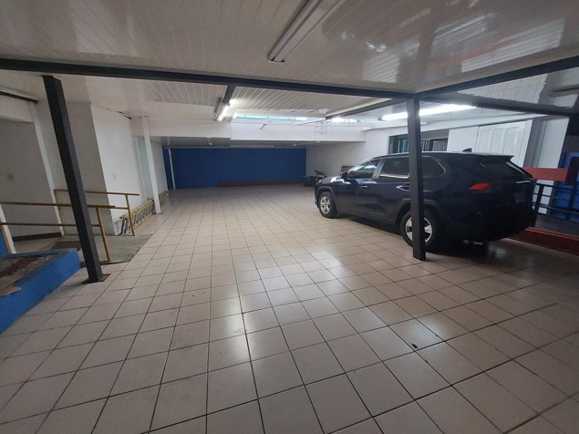 Venta de edificio de uso mixto con propiedad adicional para parqueos en San José #27-375 GS in Catedral, San José — $1,750,000 - Photo 2 of 12