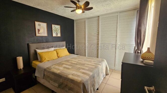 Venta apartamento con mejoras, balcón y parqueo techado #26-1816 GS en San Rafael, Alajuela — $118,000