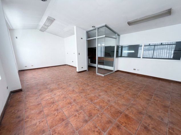 Alquiler: Espacioso Local comercial de 3 niveles en Morazán (MJ) en San Isidro De El General, Pérez Zeledón, San José — $3,000 - Foto 2 de 9