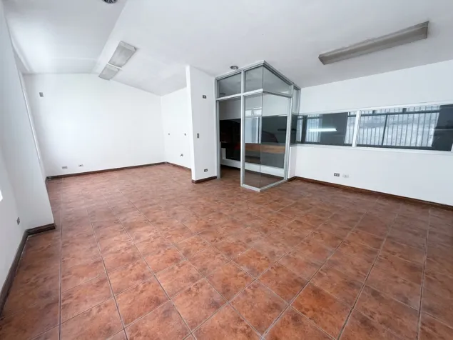 Alquiler: Espacioso Local comercial de 3 niveles en Morazán (MJ) en San Isidro De El General, Pérez Zeledón, San José — $3,000 - Foto 2 de 9