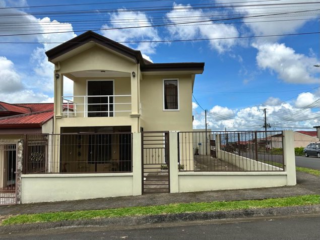 Residencia Moderna de 2 Plantas – Gamonales, Ciudad Quesada in Quesada, San Carlos, Alajuela — ₡ 89 000 000