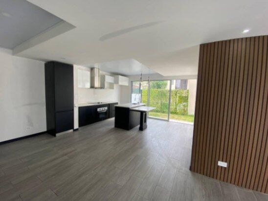 Venta de hermosa y moderna casa en Brasil de Sta Ana/25-215 in Brasil, Santa Ana, San José — $271,000