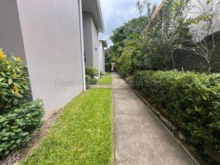 Alquiler de hermoso Loft Amueblado y Equipado con Menaje en Mora-Colón. RAH 27-819 en Colón, Mora, San José — $800 - Foto 5 de 10