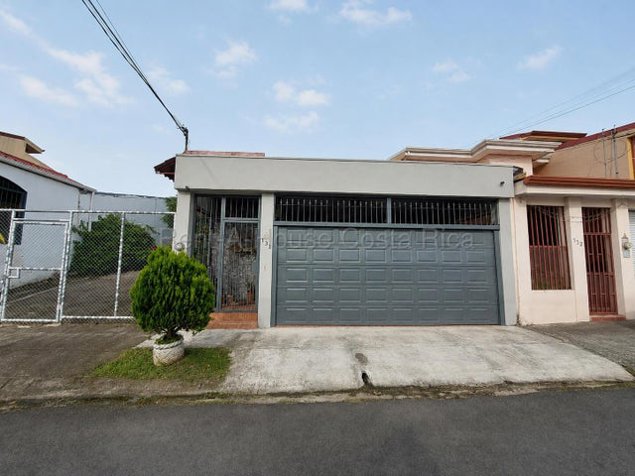 Casa renovada con amplia terraza en San Pablo de Heredia in San Pablo, Heredia — ₡ 115 000 000