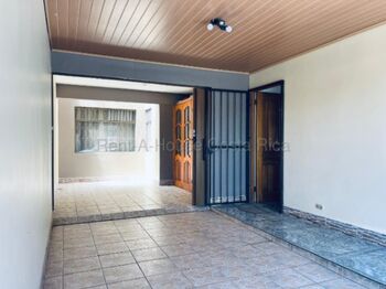 🏡 Comodidad en un Solo Nivel – Casa en Santa Bárbara  26-1523  en San Pedro, Santa Bárbara, Heredia — $151,991 - Foto 5 de 11