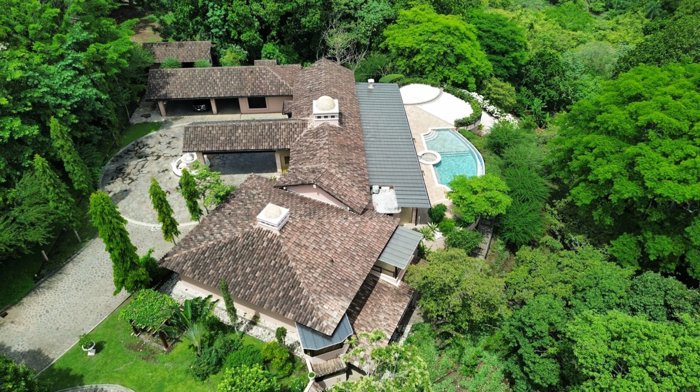 Lujo al estilo toscano con impresionantes vistas in Guácima, Alajuela — $1,200,000 - Photo 3 of 19