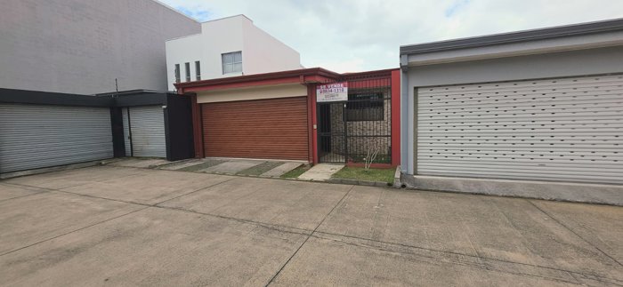 Casa Sto Dom,Heredia / 3 Habit / 2 Baños /Jardín / Patio y Garaje in Pará, Santo Domingo, Heredia — $249,800
