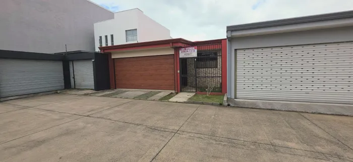 House Sto Dom, Heredia / 3 Bed / 2 Bath / Garden / Patio and Garage in Pará, Santo Domingo, Heredia — $249,800