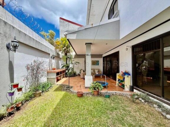 MLS-26--2220 KQ VENTA CASA LA UNION CARTAGO CONTACTENOS AL # 88987222 en San Juan, La Unión, Cartago — $275,000