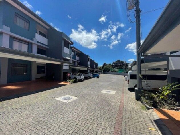 Venta de Apartamento en Zapote, San José.  in Zapote, San José — $110,000