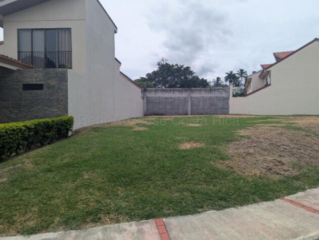 Venta | Lote residencial en Río Oro de Santa Ana #27-92 GS in Uruca, Santa Ana, San José — $125,000