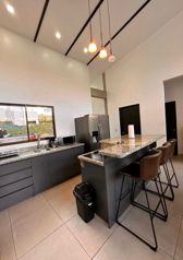 Casa de 3 cuartos en Lomas del Sol a solo 5 mimutos de playa Marbella en Cuajiniquil, Santa Cruz, Guanacaste — $279,000 - Foto 5 de 15