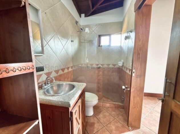 Venta de casa ideal para inversionistas en San Francisco de Heredia #26-1661 GS en San Francisco, Heredia — $250,000