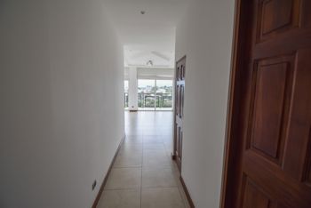 Espacioso Apartamento de 2 Habitaciones en Escazú en San Rafael, Escazú, San José — $1,750 - Foto 4 de 29