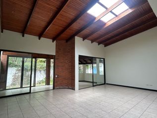 VENTA DE CASA, ESCAZÚ, SAN RAFAEL, LOS LAURELES in San Rafael, Escazú, San José — $526,500 - Photo 5 of 17