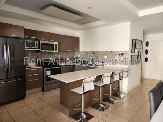 🏡 Casa en alquiler de dos niveles en condominio familiar 26-1439    en Brasil, Santa Ana, San José — $1,500