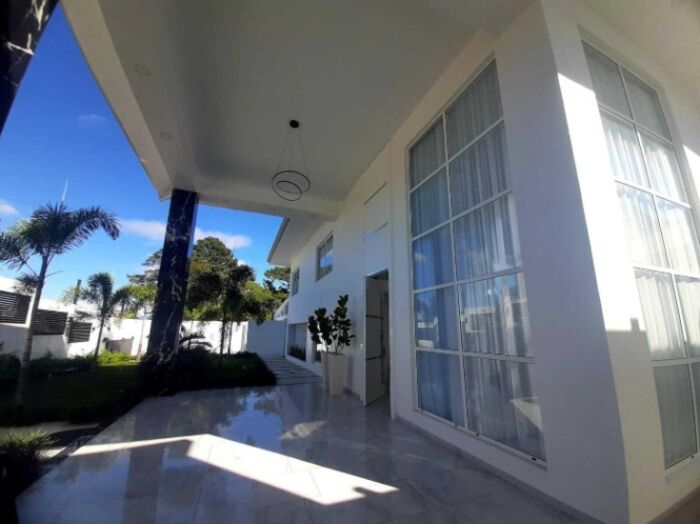 Se vende casa en Escazú Centro 26-175 en Escazú, San José — $2,400,000