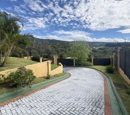 Hermosa Casa con Diseño de Lujo en Santa Bárbara de Heredia in Santa Bárbara, Heredia — $650,000 - Photo 4 of 18