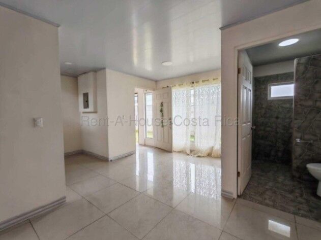 Alquiler de Apartamento en San Isidro de Heredia. en San Isidro, Heredia — ₡ 405 000