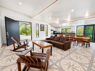 Furnished 4-Bedroom Home with Private Pool – Near Tamarindo en Veintisiete De Abril, Santa Cruz, Guanacaste — $2,100 - Foto 2 de 26