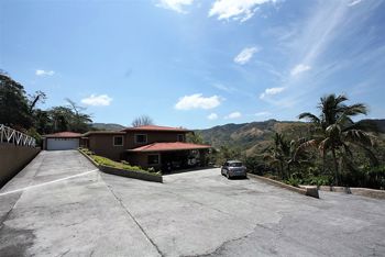 Propiedad con 4 casas en Ciudad Colon in Colón, Mora, San José — $1,300,000 - Photo 3 of 19