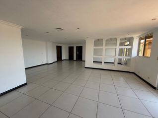 Vendo Apartamento en Condominio Valle Arriba - Escazú in San Rafael, Escazú, San José — $395,000 - Photo 4 of 16