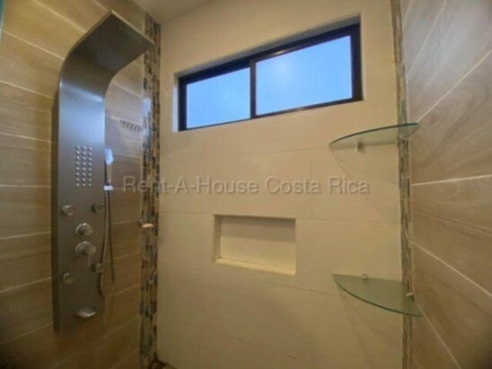 Venta casa moderna 4 habitaciones con jardín y techos altos #26-1834 GS en Puente De Piedra, Grecia, Alajuela — $280,000
