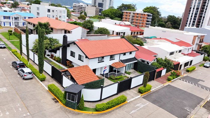VENTA O ALQUILER CASA EN NUNCIATURA in Pavas, San José — $4,000