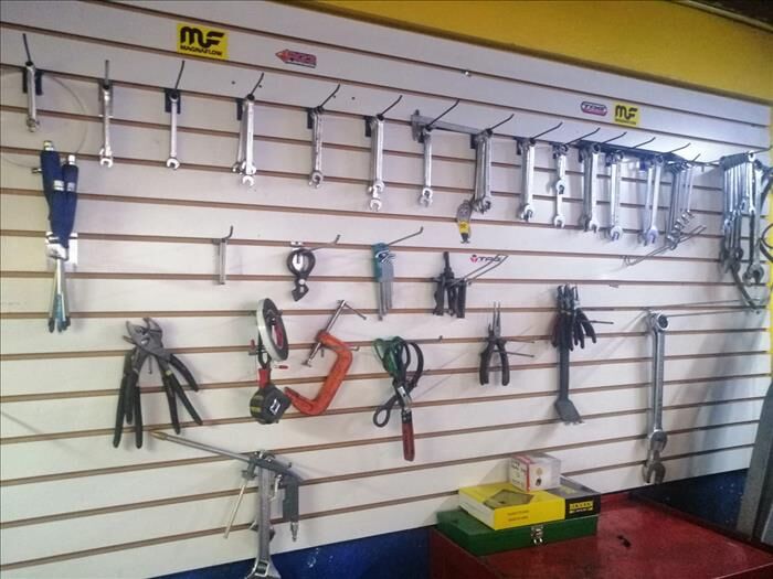 VENTA DE TALLER DE MULTISERVICIOS, MUFLAS Y MECANICA GENERAL, HEREDIA in Heredia — $1,000,000