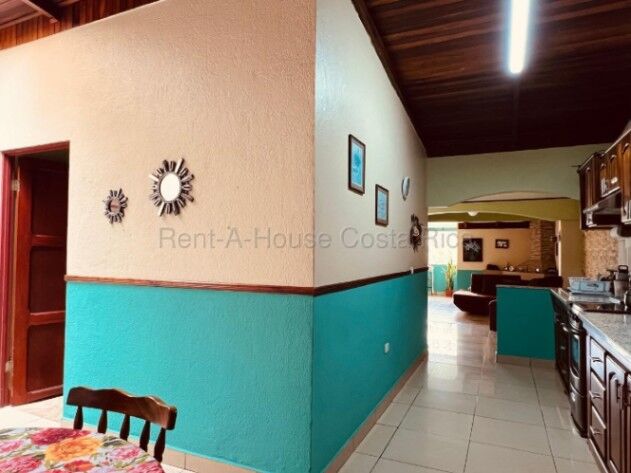 Venta de casa con apartamento independiente y lote amplio #26-2204 GS en Desamparados, San José — $282,608
