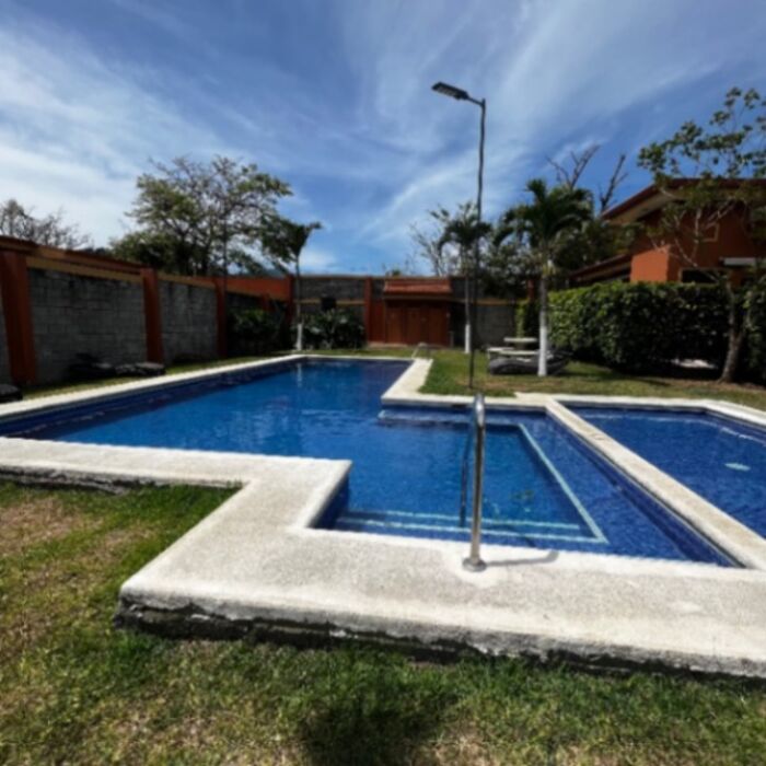 Alquiler o venta de casa en el Porvenir de Desamparados Condominio Hacienda de Oro en Desamparados, San José — ₡ 690 000