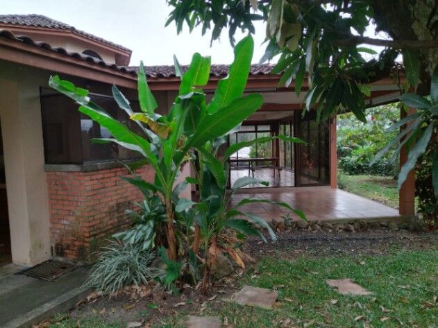 Excelente Casa en Exclusivo Condominio en La Guácima en Guácima, Alajuela — $3,000